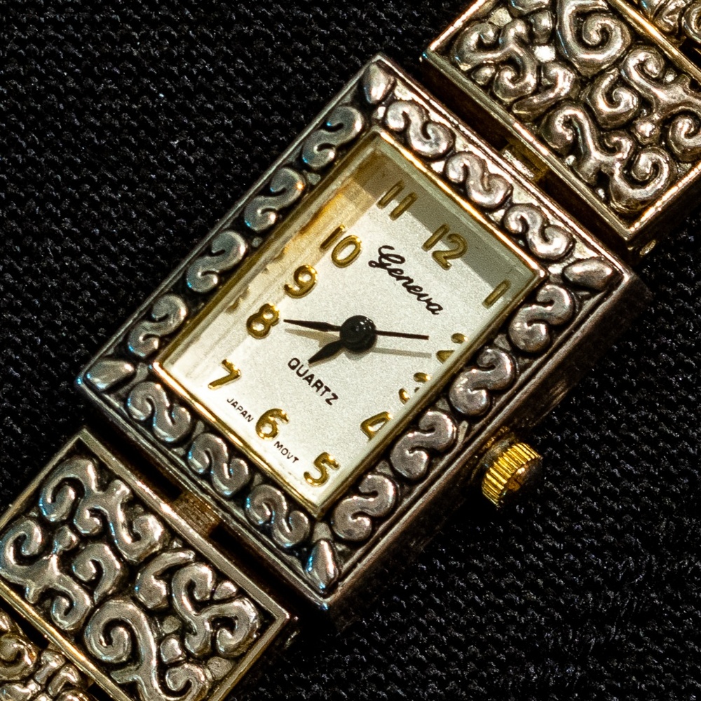 Geneva Quartz Women's Silver and Gold Watch -